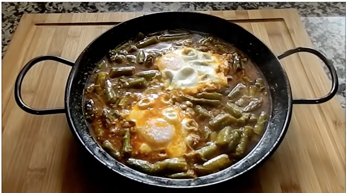 Espárragos trigueros con huevos escalfados