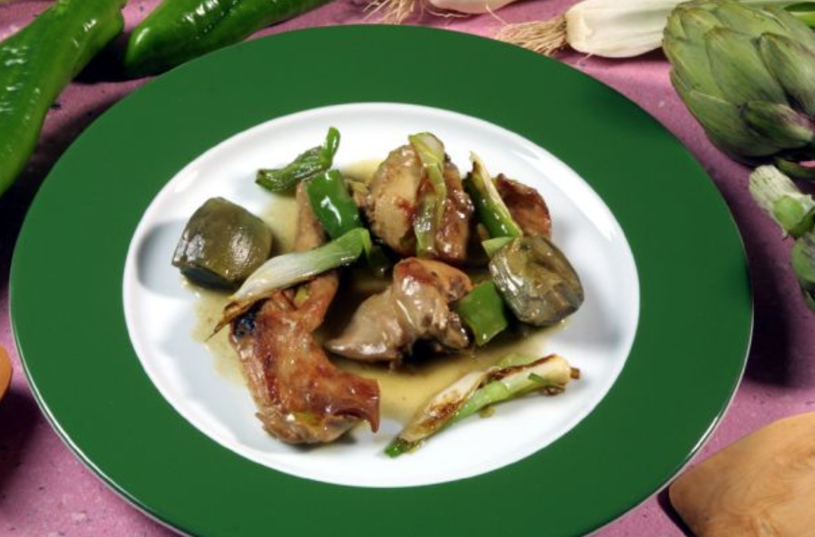 conejo con alcachofas