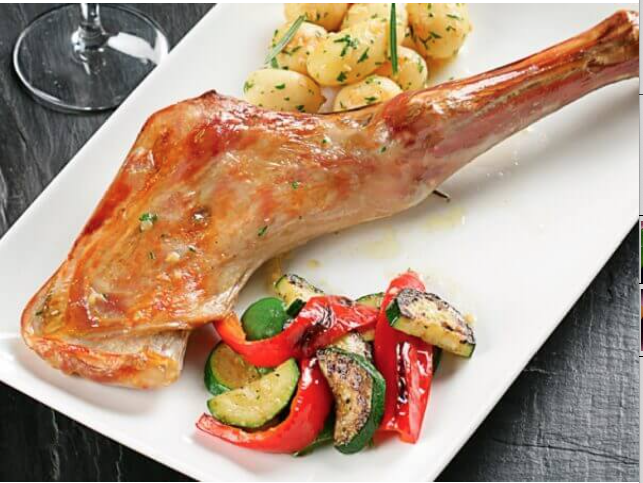 calabacín y  pimientos con pierna de cordero al horno con patatas