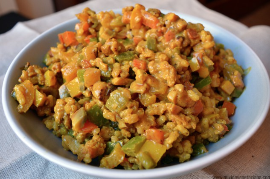 Arroz con verduras y soja al curry