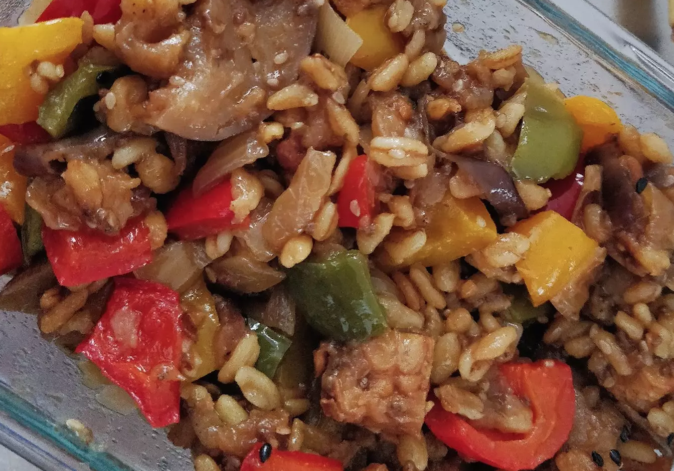 Trigo tierno con tempeh y verduras