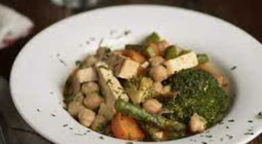Estofado de verduras, garbanzos y tofu