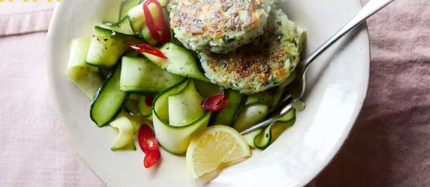 Ensalada de calabacin con pastelitos de pescado