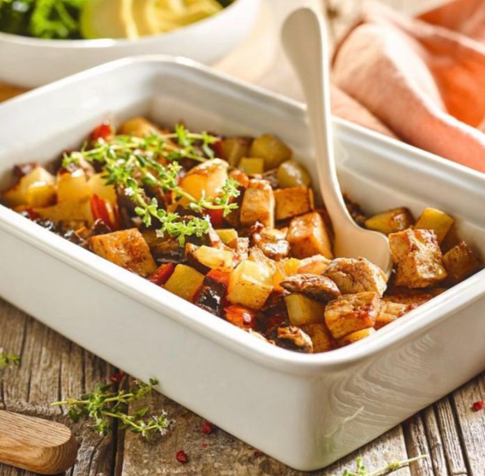 Guiso de tofu con patatas, pimientos y champiñones